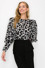 Cargar imagen en el visor de la galería, Blusa animal print