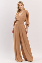 Cargar imagen en el visor de la galería, Jumpsuit Camel de Caída Fluida