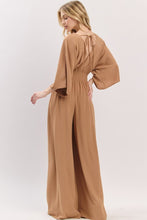 Cargar imagen en el visor de la galería, Jumpsuit Camel de Caída Fluida