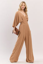 Cargar imagen en el visor de la galería, Jumpsuit Camel de Caída Fluida