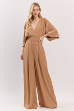 Cargar imagen en el visor de la galería, Jumpsuit Camel de Caída Fluida