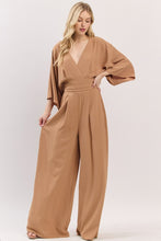 Cargar imagen en el visor de la galería, Jumpsuit Camel de Caída Fluida