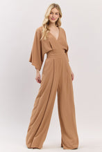 Cargar imagen en el visor de la galería, Jumpsuit Camel de Caída Fluida