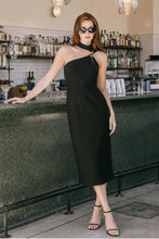 Cargar imagen en el visor de la galería, Vestido Midi Asimétrico Negro con Detalle en el Cuello
