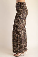 Cargar imagen en el visor de la galería, Pantalon animal print