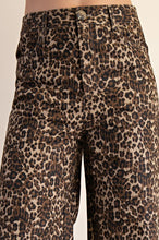 Cargar imagen en el visor de la galería, Pantalon animal print