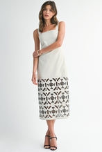 Cargar imagen en el visor de la galería, Vestido midi con detalles bordados