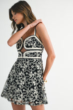 Cargar imagen en el visor de la galería, Vestido mini negro