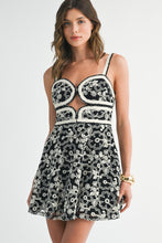 Cargar imagen en el visor de la galería, Vestido mini negro