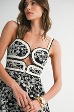 Cargar imagen en el visor de la galería, Vestido mini negro