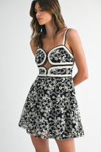 Cargar imagen en el visor de la galería, Vestido mini negro