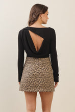 Cargar imagen en el visor de la galería, Top negro con espalda escotada