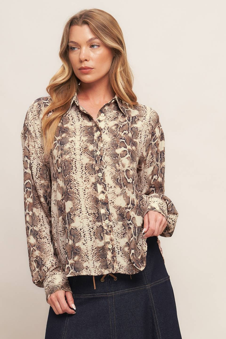 Blusa con estampado snake print