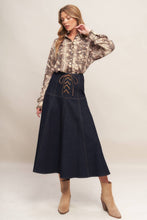 Cargar imagen en el visor de la galería, Blusa con estampado snake print