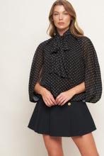 Cargar imagen en el visor de la galería, Blusa de lunares