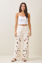 Cargar imagen en el visor de la galería, Pantalon blanco bordado