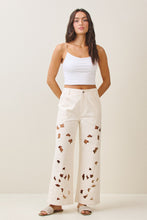 Cargar imagen en el visor de la galería, Pantalon blanco bordado