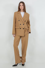 Cargar imagen en el visor de la galería, Set de chaqueta  Camel con Detalle en Tobillo