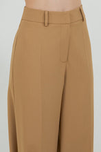 Cargar imagen en el visor de la galería, Set de chaqueta  Camel con Detalle en Tobillo