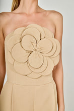 Cargar imagen en el visor de la galería, Jumpsuit Strapless Camel con Flor 3D