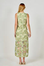 Cargar imagen en el visor de la galería, Vestido Midi Verde con Aplicaciones Florales 3D