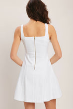 Cargar imagen en el visor de la galería, Vestido Mini Blanco con Detalles Dorados