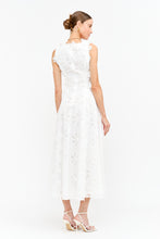 Cargar imagen en el visor de la galería, Vestido Midi Blanco con Encaje Floral