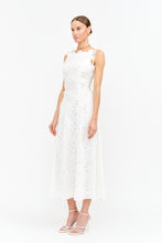 Cargar imagen en el visor de la galería, Vestido Midi Blanco con Encaje Floral
