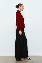 Cargar imagen en el visor de la galería, Blusa animal print roja