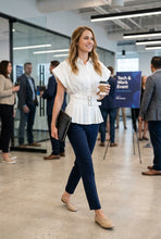 Cargar imagen en el visor de la galería, Blusa blanca con cinturon