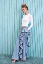 Cargar imagen en el visor de la galería, Jean Wide Leg con Volantes – Elegancia con un toque diferente