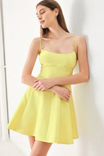 Cargar imagen en el visor de la galería, Vestido Mini Amarillo de Tirantes Ajustado
