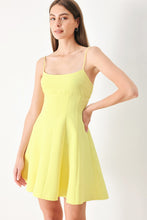 Cargar imagen en el visor de la galería, Vestido Mini Amarillo de Tirantes Ajustado