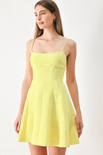 Cargar imagen en el visor de la galería, Vestido Mini Amarillo de Tirantes Ajustado