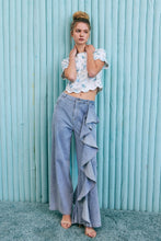 Cargar imagen en el visor de la galería, Jean Wide Leg con Volantes – Elegancia con un toque diferente