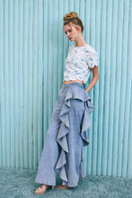Cargar imagen en el visor de la galería, Jean Wide Leg con Volantes – Elegancia con un toque diferente