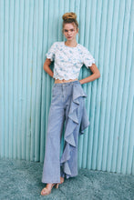 Cargar imagen en el visor de la galería, Jean Wide Leg con Volantes – Elegancia con un toque diferente